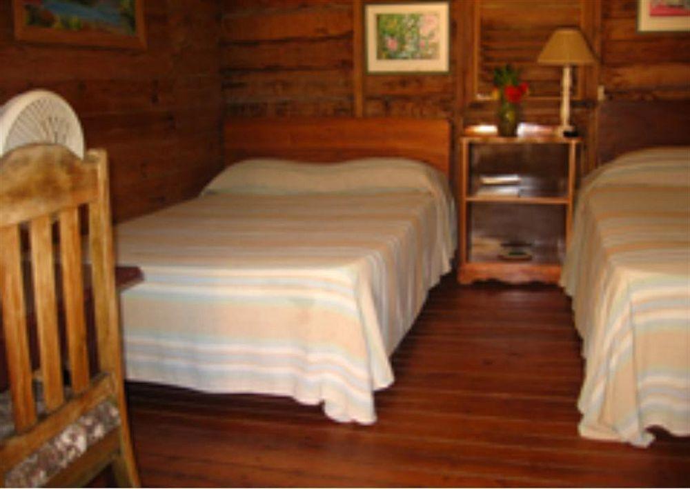 Secret Cabins At Firefly Beach Cottage Негрил Екстер'єр фото