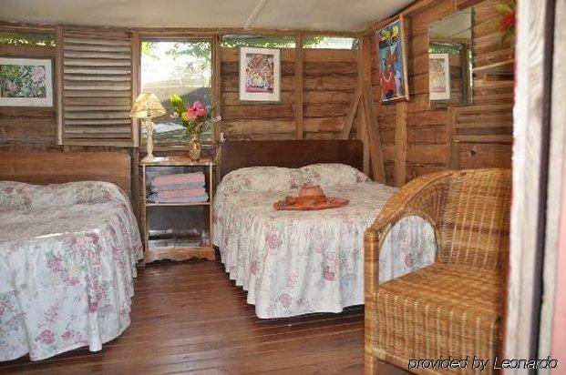 Secret Cabins At Firefly Beach Cottage Негрил Екстер'єр фото