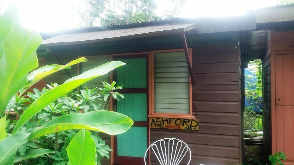 Secret Cabins At Firefly Beach Cottage Негрил Екстер'єр фото