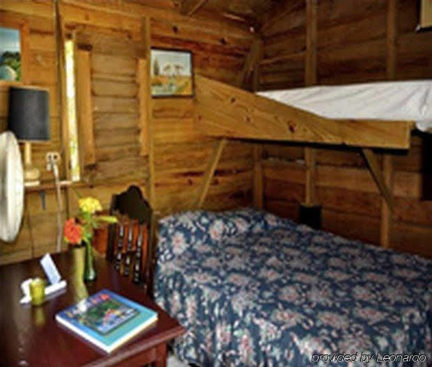 Secret Cabins At Firefly Beach Cottage Негрил Екстер'єр фото