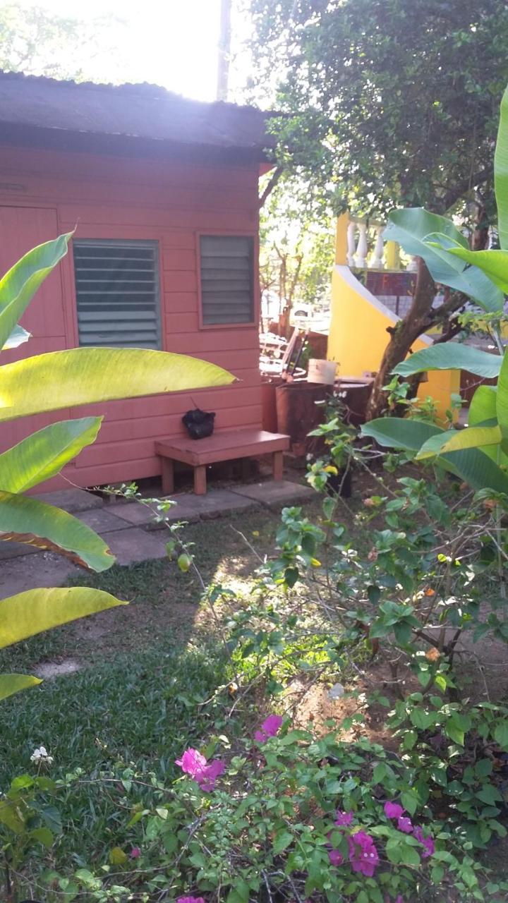Secret Cabins At Firefly Beach Cottage Негрил Екстер'єр фото
